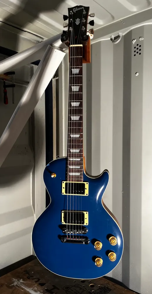 Ian’s Bold Single-Cut Build