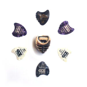 6x Shark Fin Dadi Pearloid Guitar Picks with Pick Holder | Guitar Anatomy