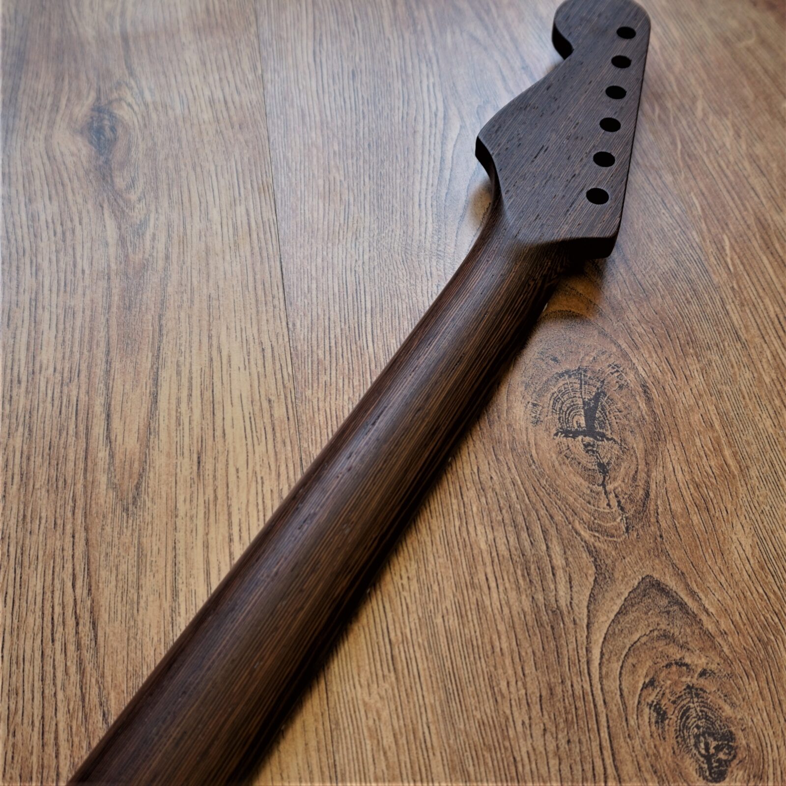 wenge wood guitar neck        
        <figure class=