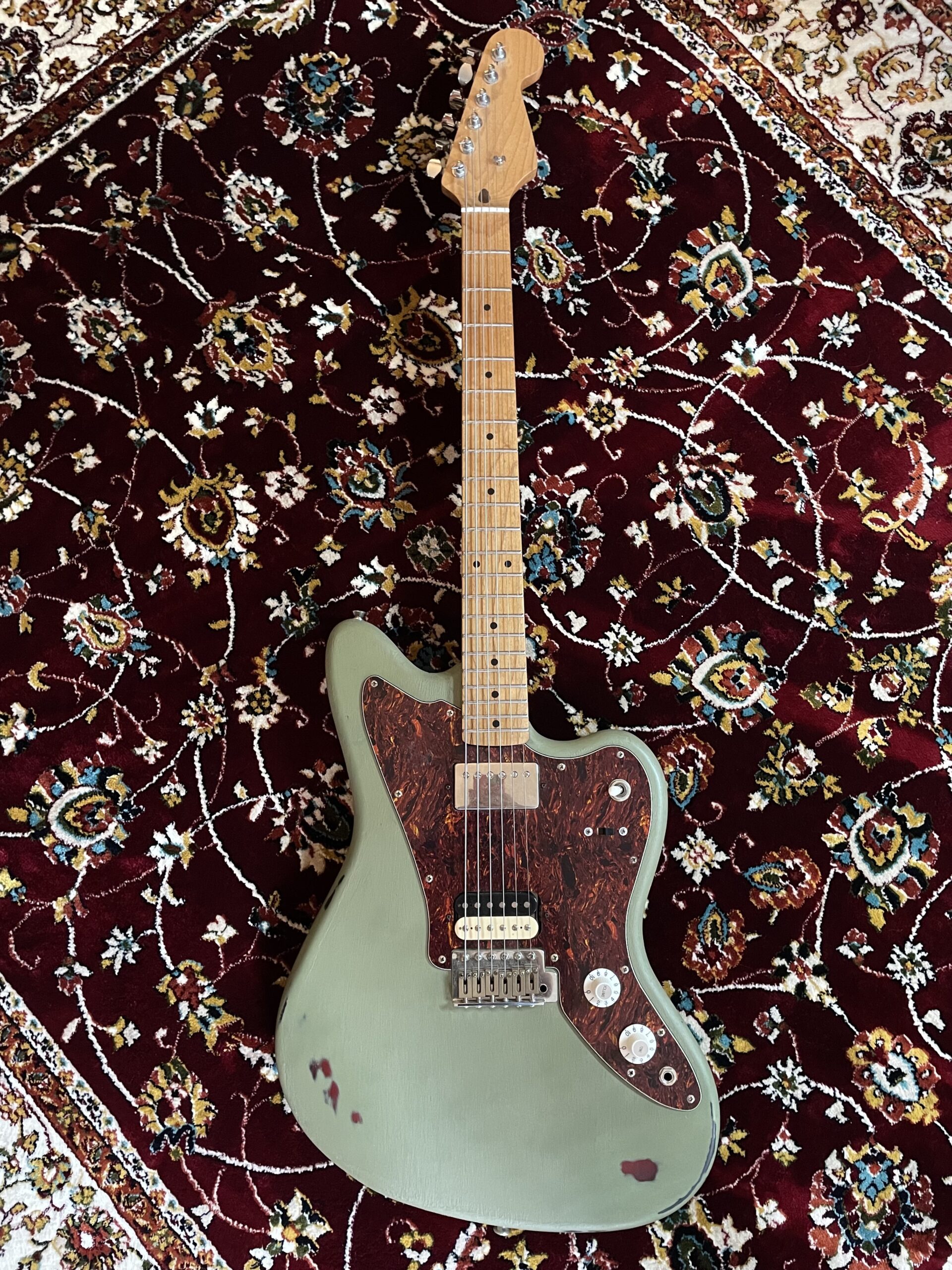 Olly's Modded Jagmaster - This old squire body has been brought to life - refinished and modded with a coil split switch and new pickups & hardware, topped with a GA Roasted maple neck! Amazing build!