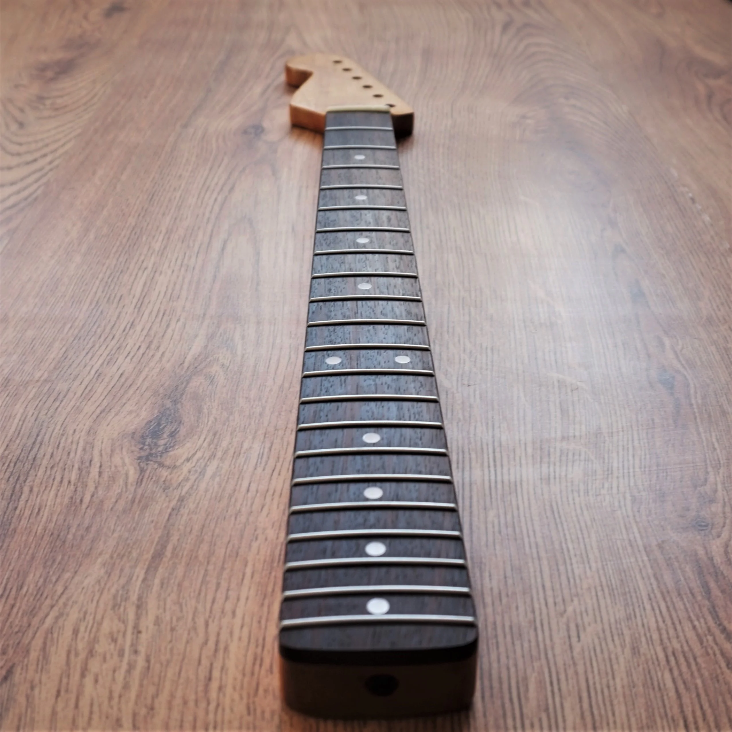Left handed Stratocaster Compatible Roasted Maple and Rosewood Vintage Guitar Neck Nitro Satin 21 Fret Stainless Steel - Image 2