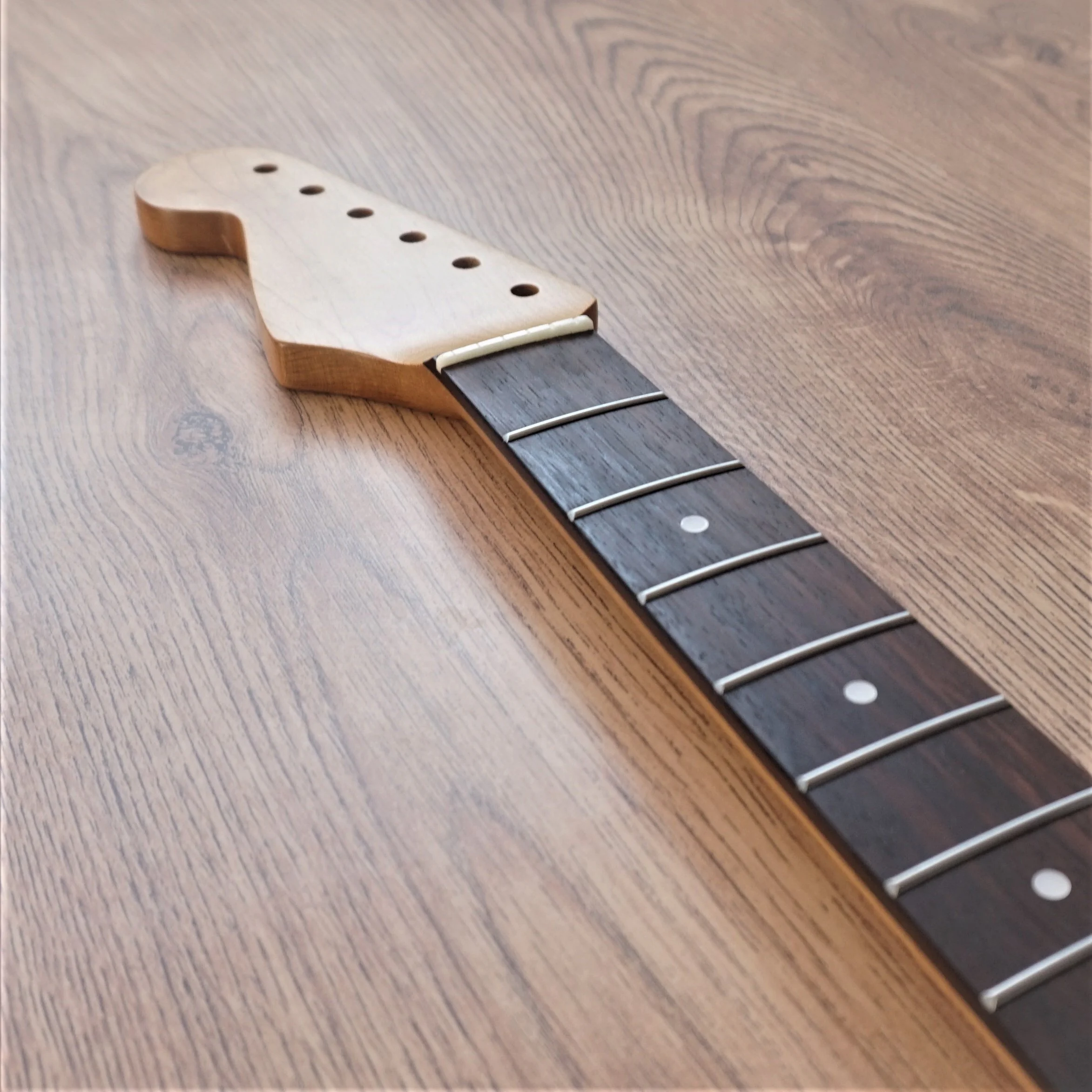 Left handed Stratocaster Compatible Roasted Maple and Rosewood Vintage Guitar Neck Nitro Satin 21 Fret Stainless Steel - Image 3