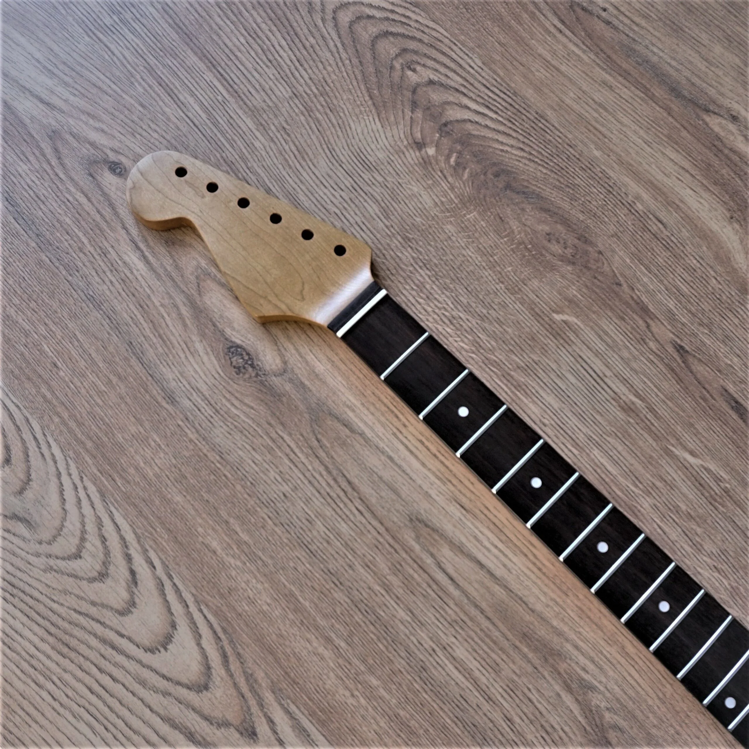 Left handed Stratocaster Compatible Roasted Maple and Rosewood Vintage Guitar Neck Nitro Satin 21 Fret Stainless Steel - Image 4