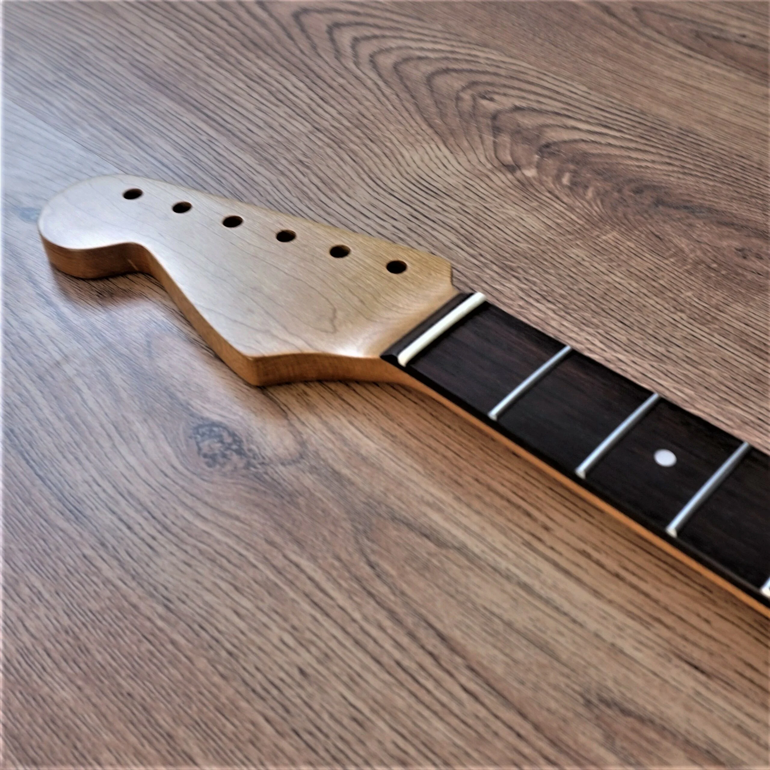 Left handed Stratocaster Compatible Roasted Maple and Rosewood Vintage Guitar Neck Nitro Satin 21 Fret Stainless Steel - Image 5
