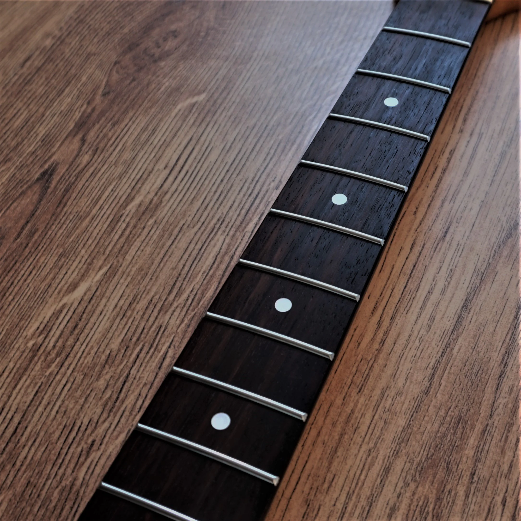 Left handed Stratocaster Compatible Roasted Maple and Rosewood Vintage Guitar Neck Nitro Satin 21 Fret Stainless Steel - Image 6