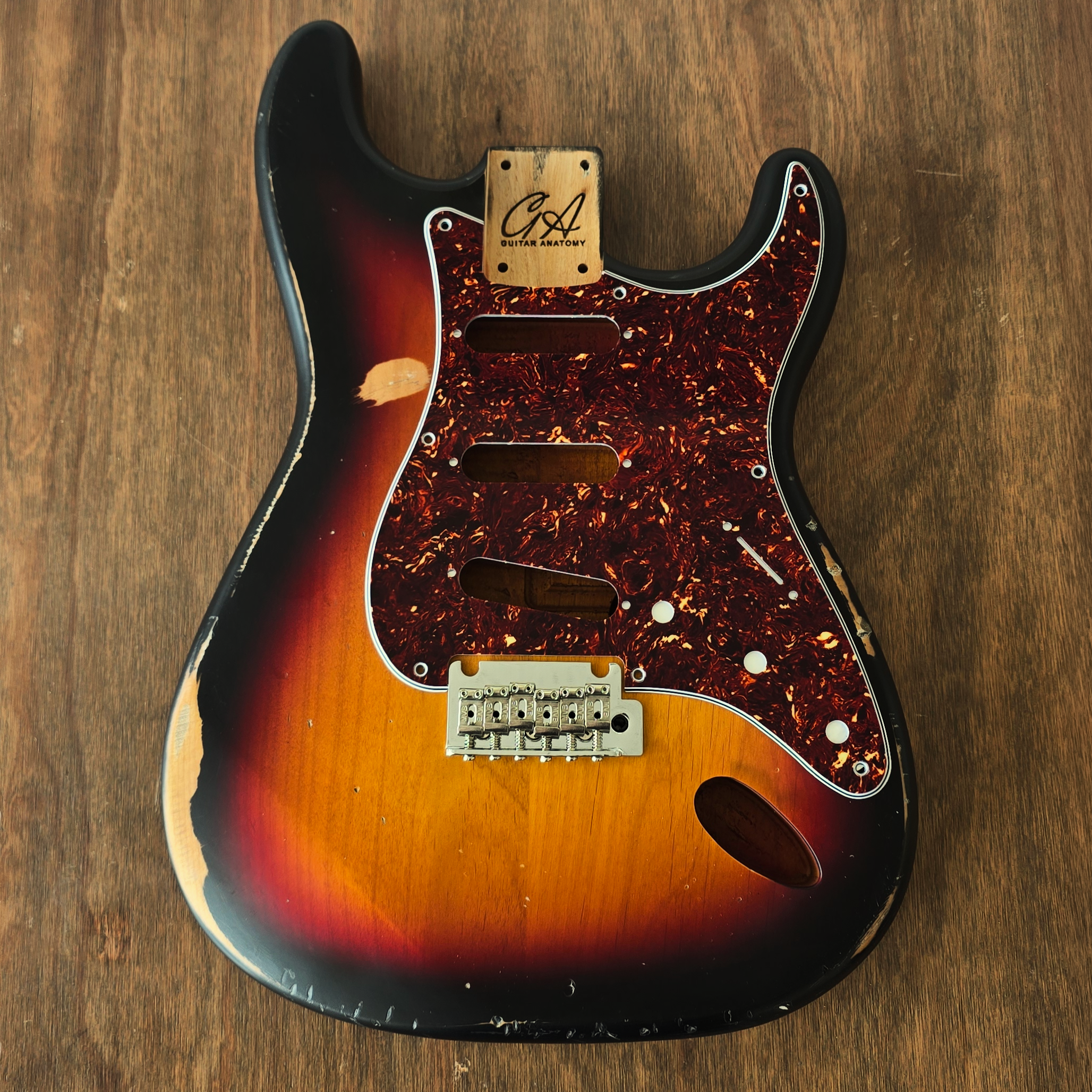 Stratocaster-compatible SSS guitar body with a Sunburst nitro finish and stronger Classic played-in ageing.